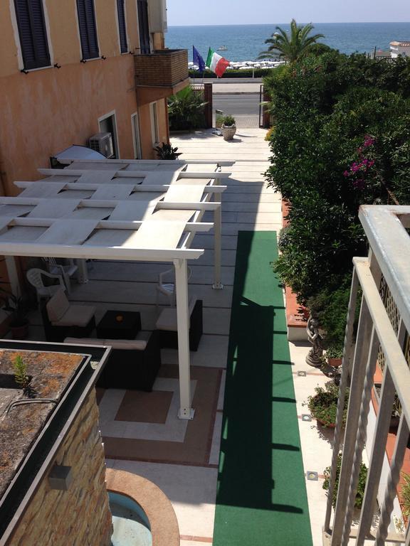 Hotel La Rosetta Scauri Scauri  Zewnętrze zdjęcie