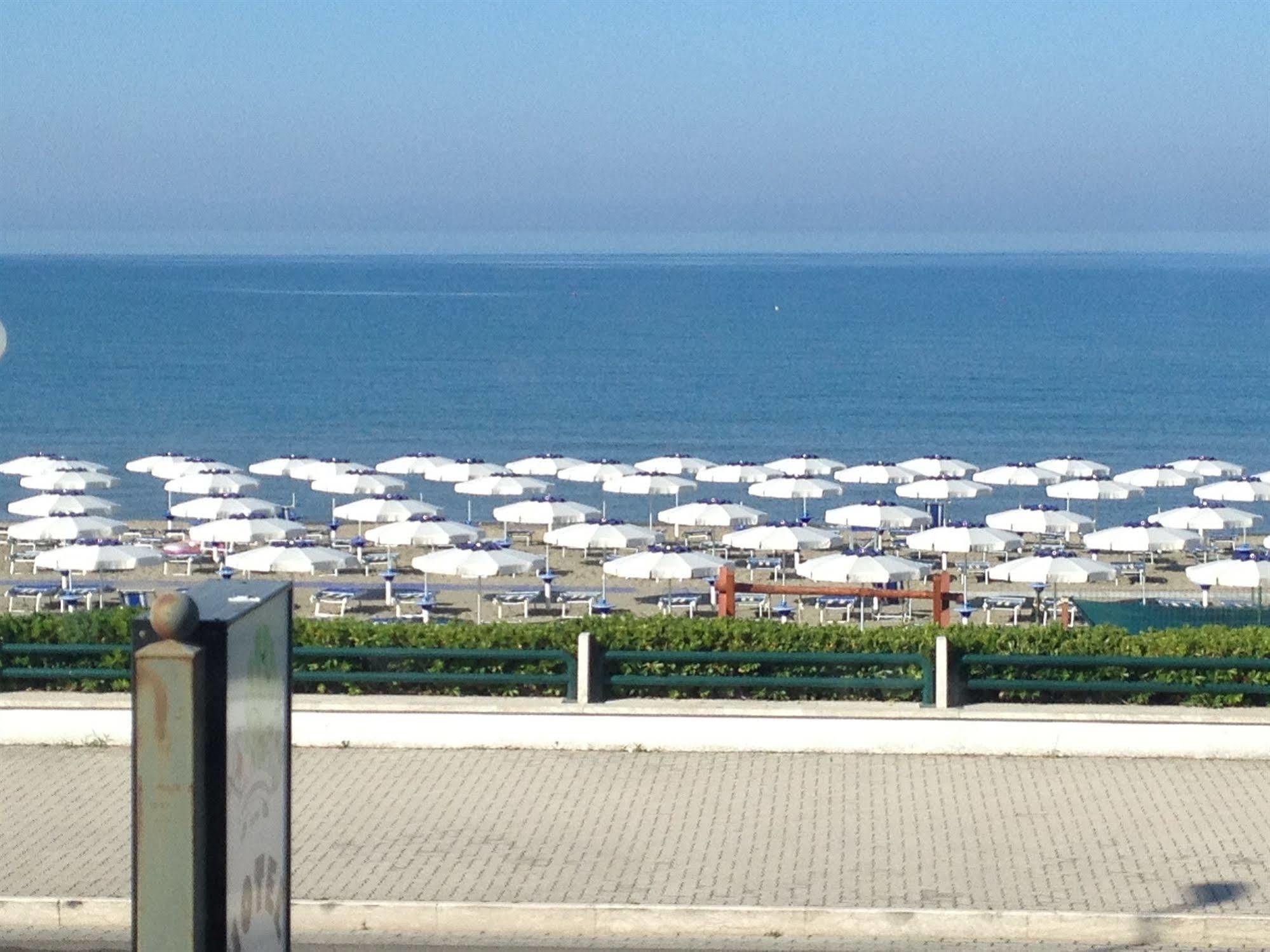 Hotel La Rosetta Scauri Scauri  Zewnętrze zdjęcie